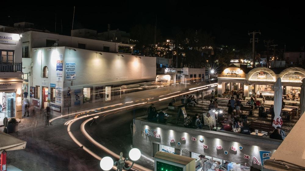 Готель Santorini Main Square Фіра Екстер'єр фото